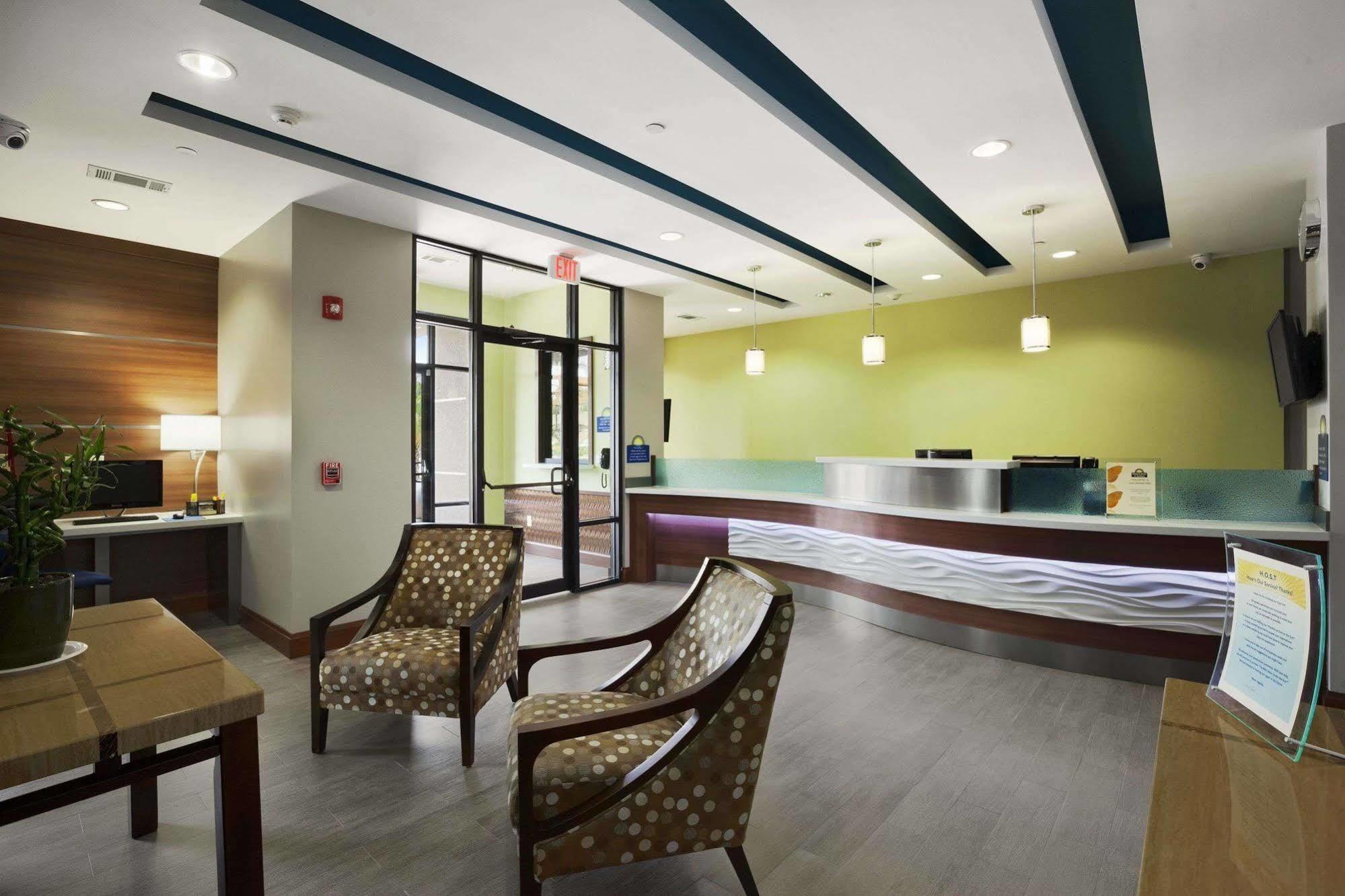 Days & By Wyndham Houston North-spring Motel