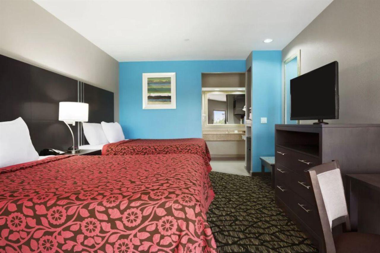 Motel Days & By Wyndham Houston North-spring Westfield