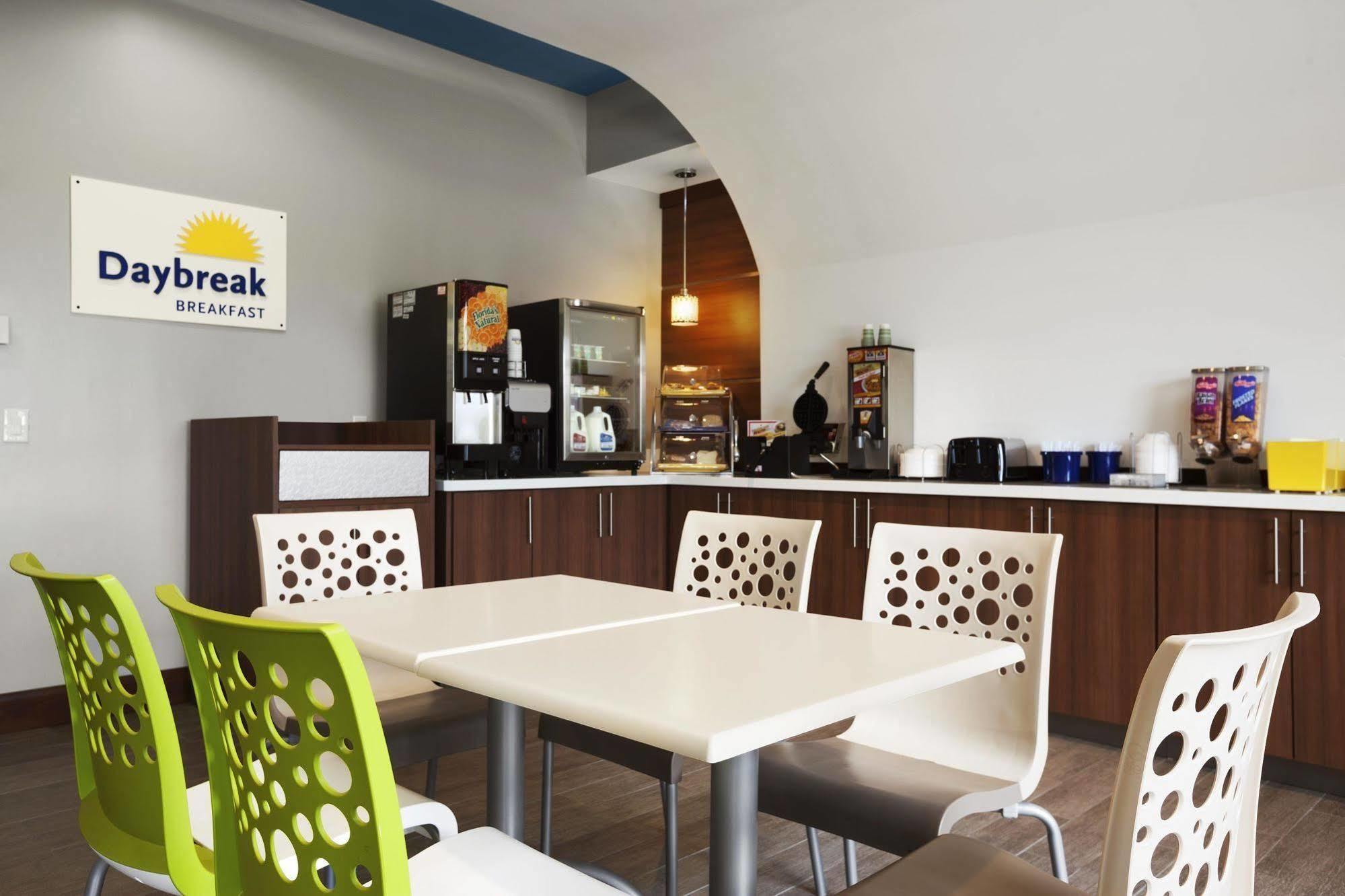 Motel Days & By Wyndham Houston North-spring 2*