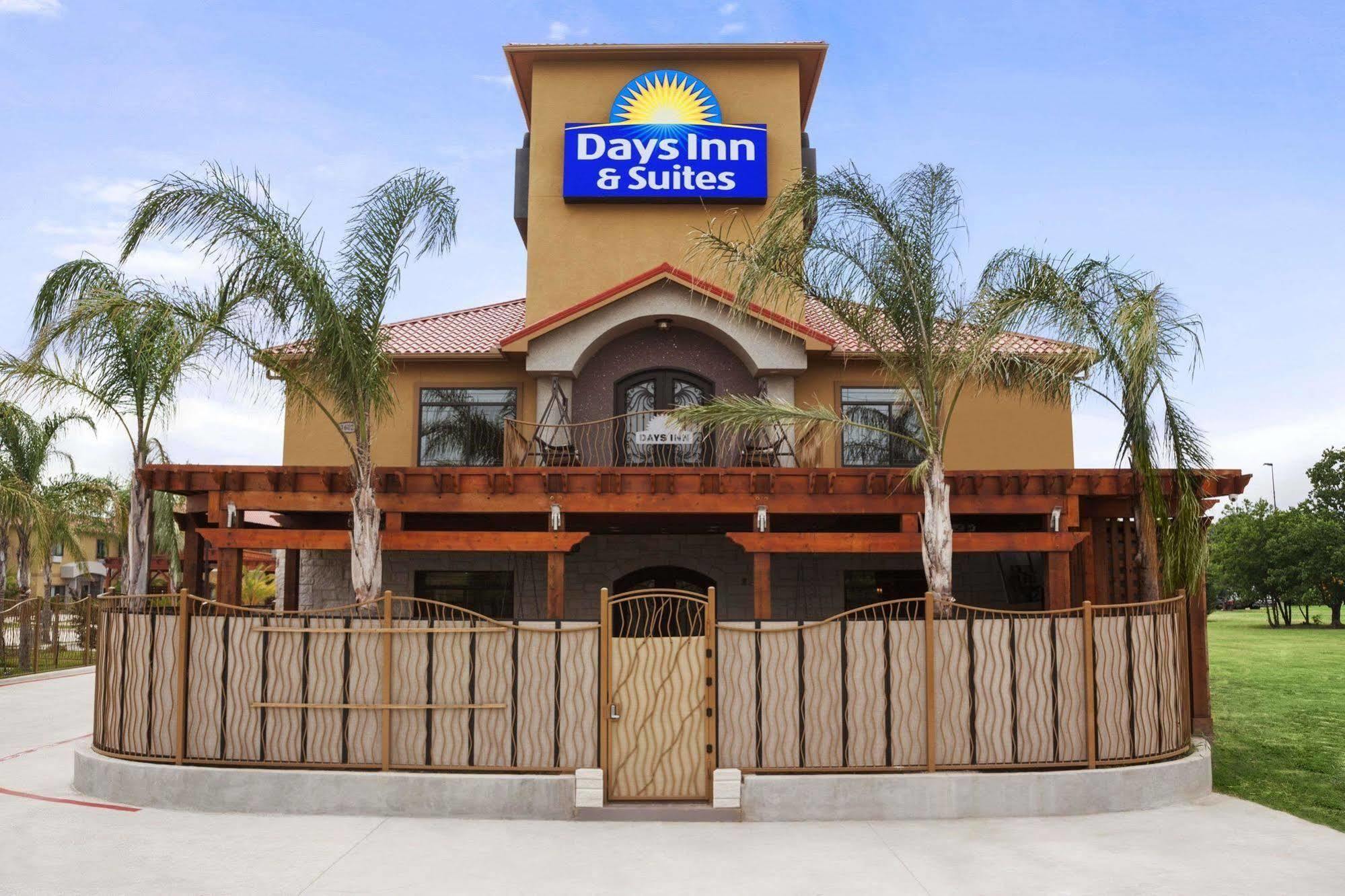 Days & By Wyndham Houston North-spring